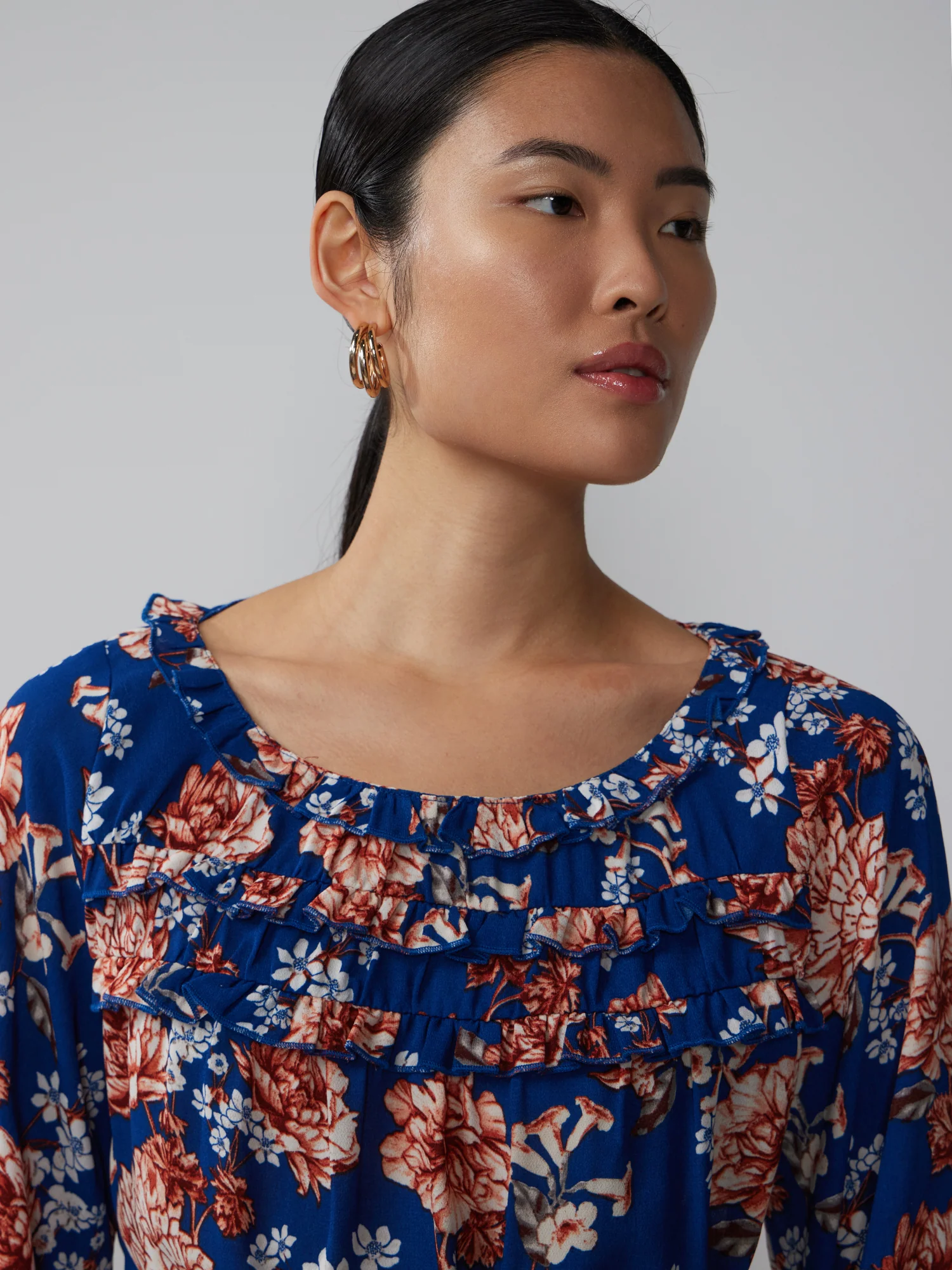 Long Sleeve Round Neck Floral Blouse - Image 4