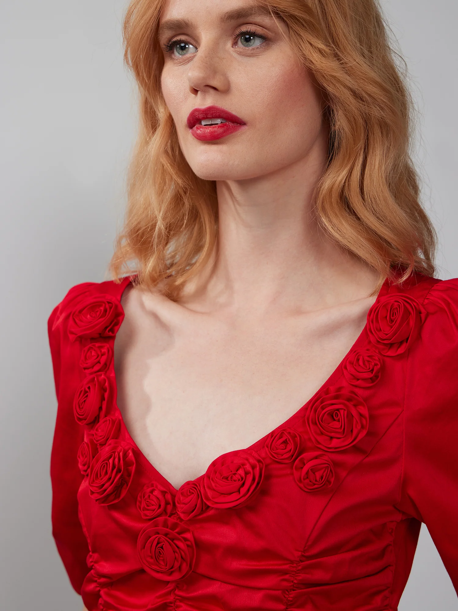 Short Sleeve Rosette V-Neck Top - Image 4