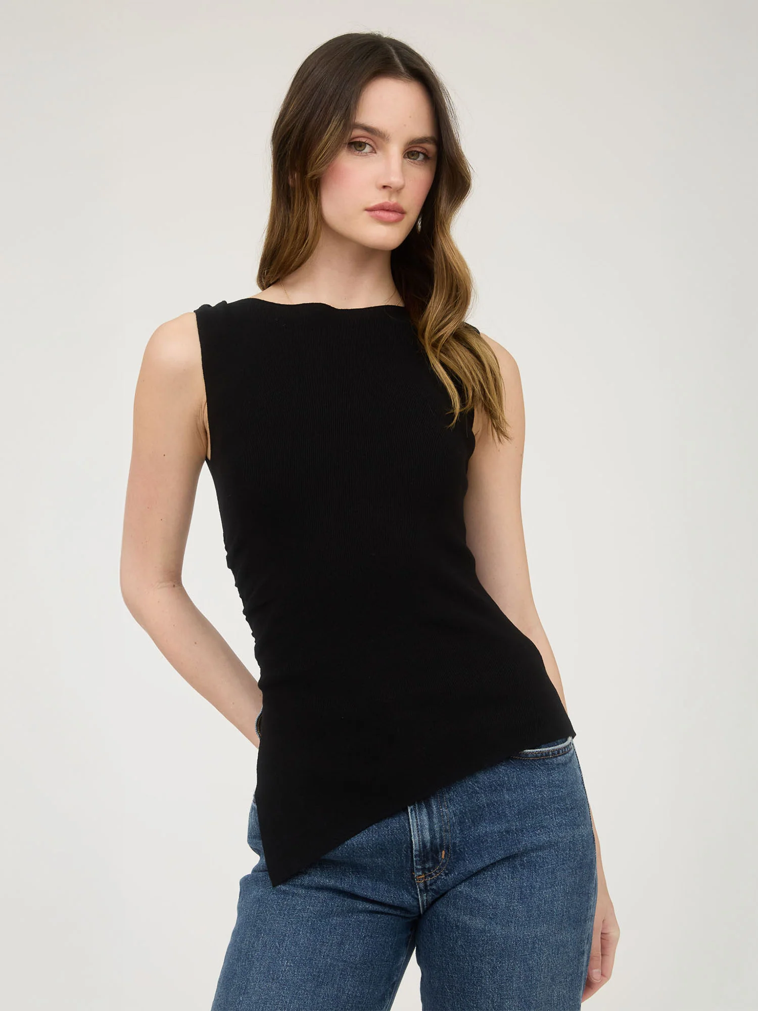 Boat Neck Sleevelss Angle Knit Top