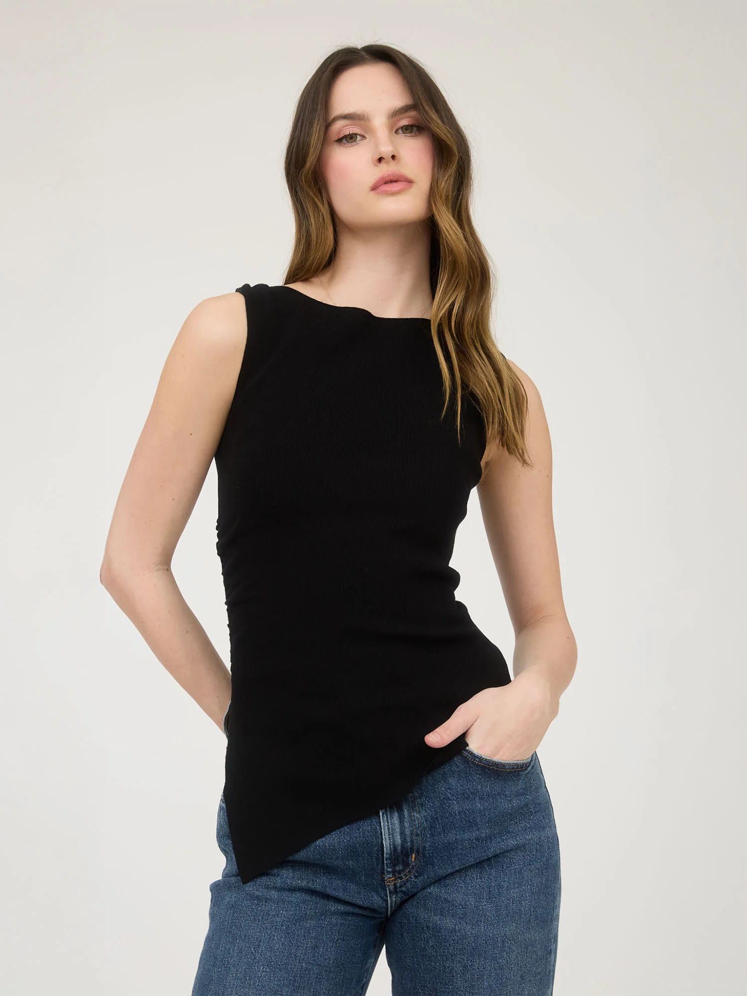 Boat Neck Sleevelss Angle Knit Top - Image 4