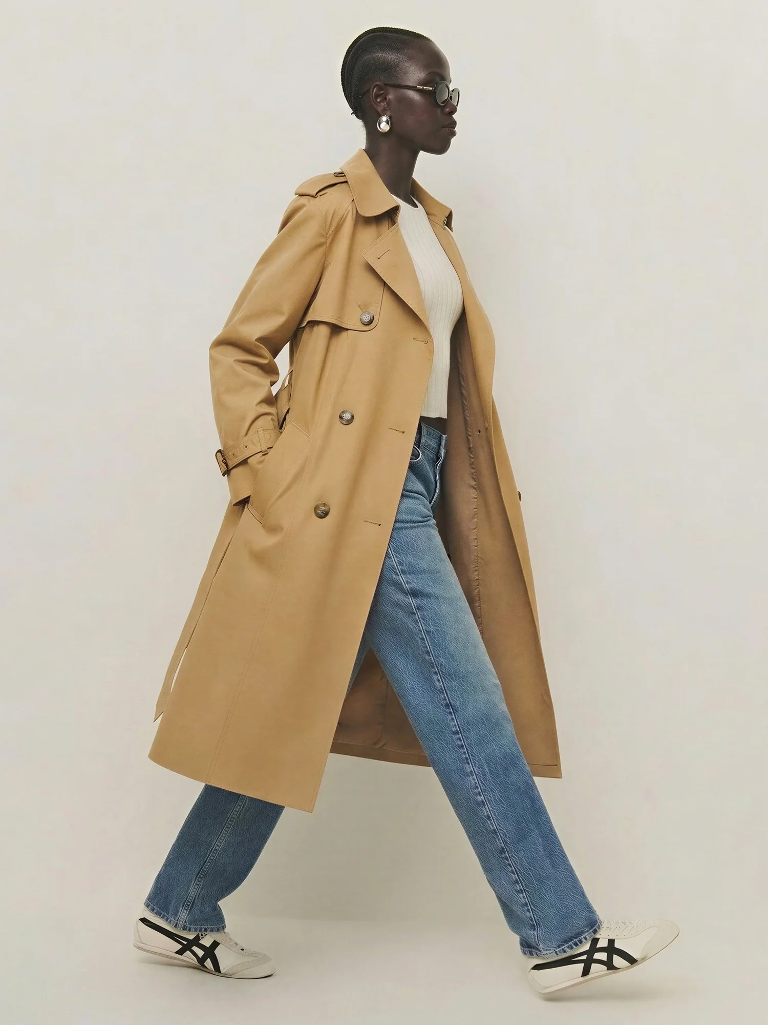 Classic Double Breasted Trench Coat With Modern Functionality - Image 3