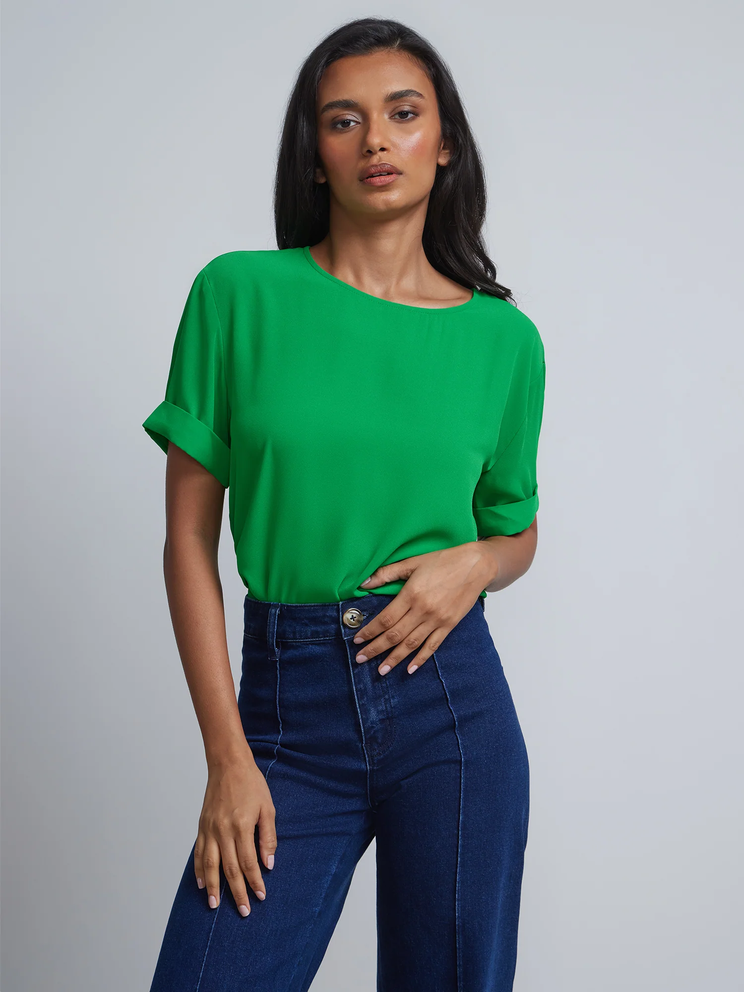 Crewneck Side-Slit Cuffed Tee - Image 20