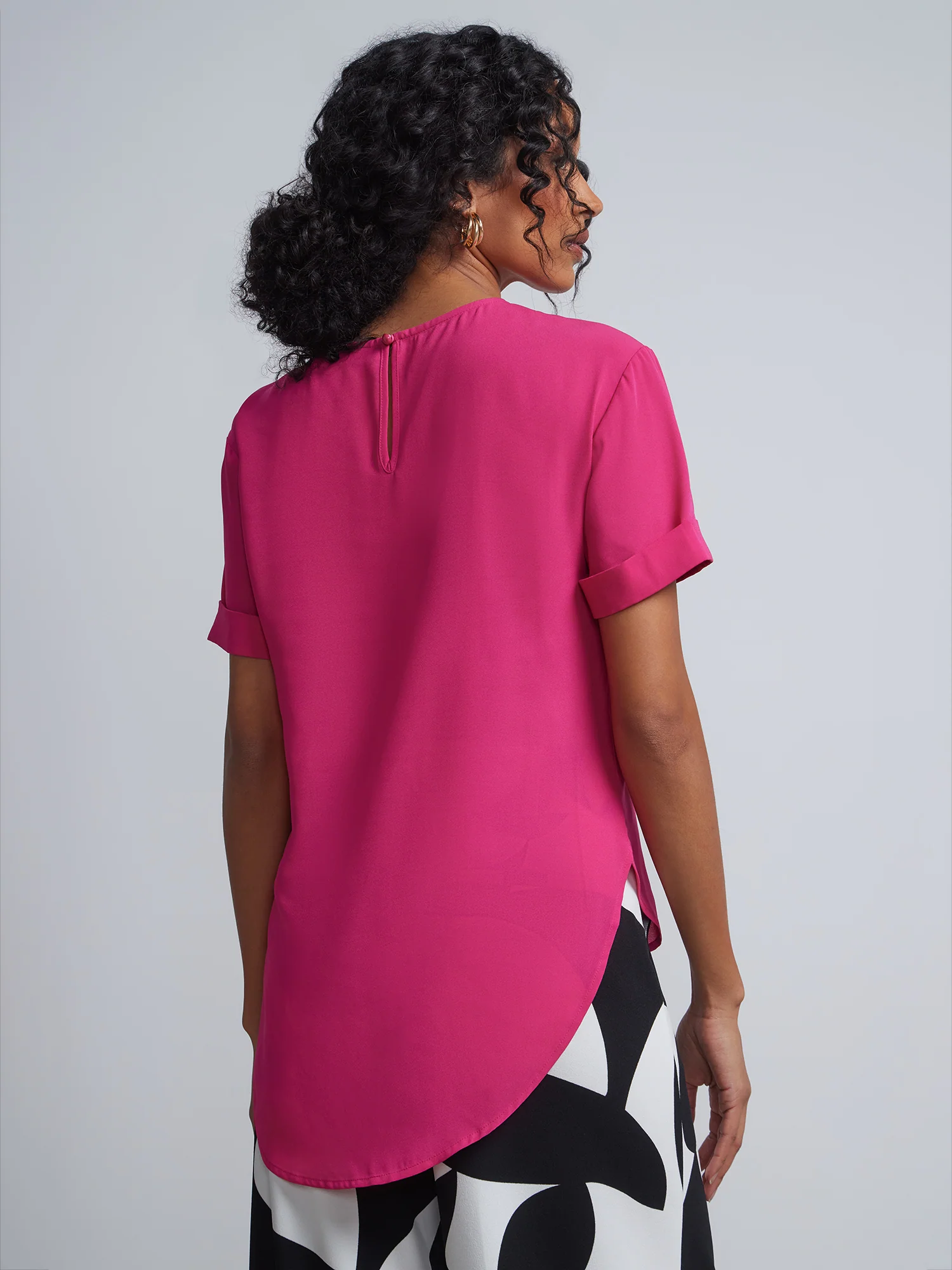 Crewneck Side-Slit Cuffed Tee - Image 28