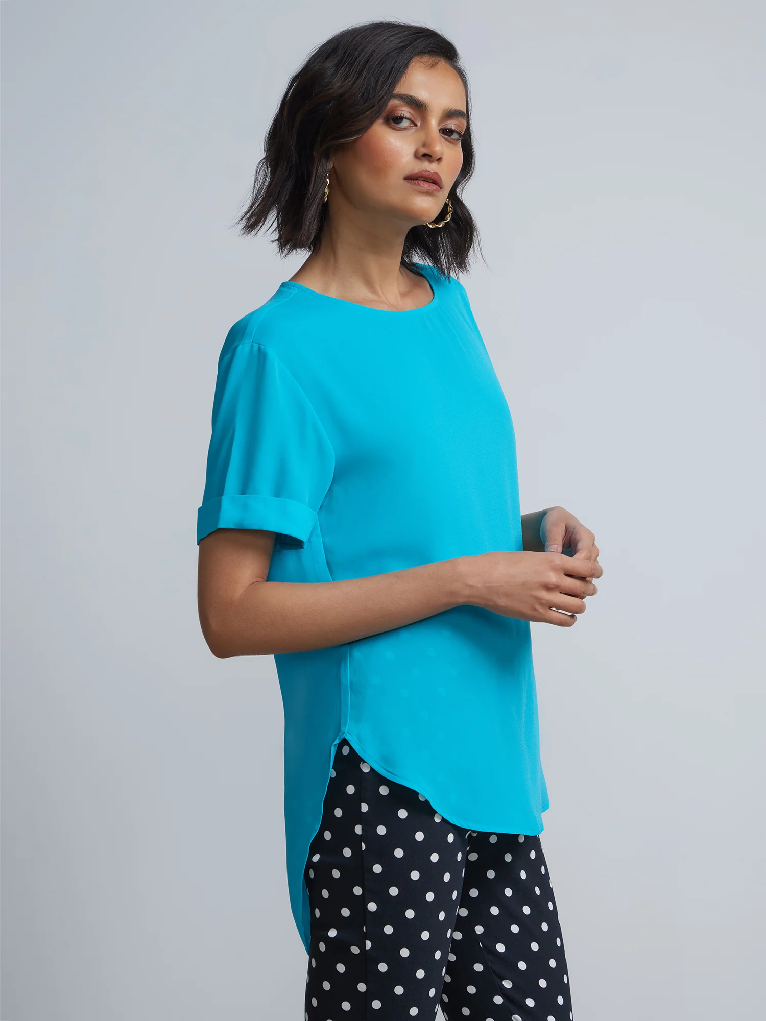 Crewneck Side-Slit Cuffed Tee - Image 30