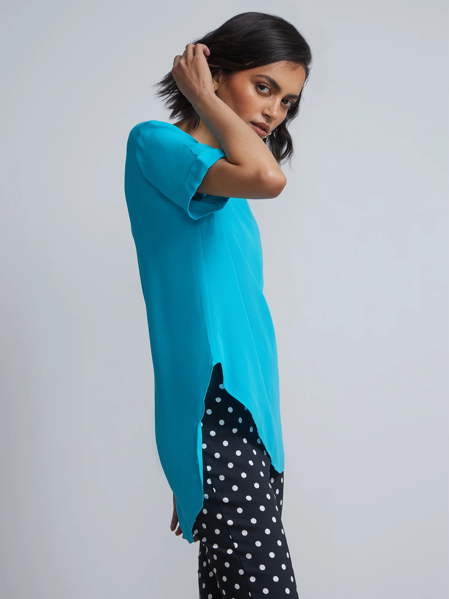 Crewneck Side-Slit Cuffed Tee - Image 31