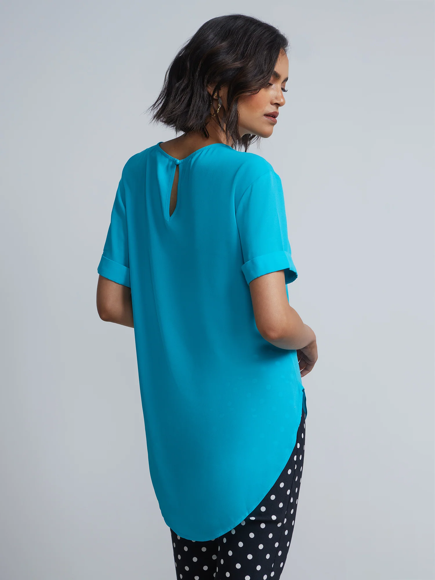 Crewneck Side-Slit Cuffed Tee - Image 32