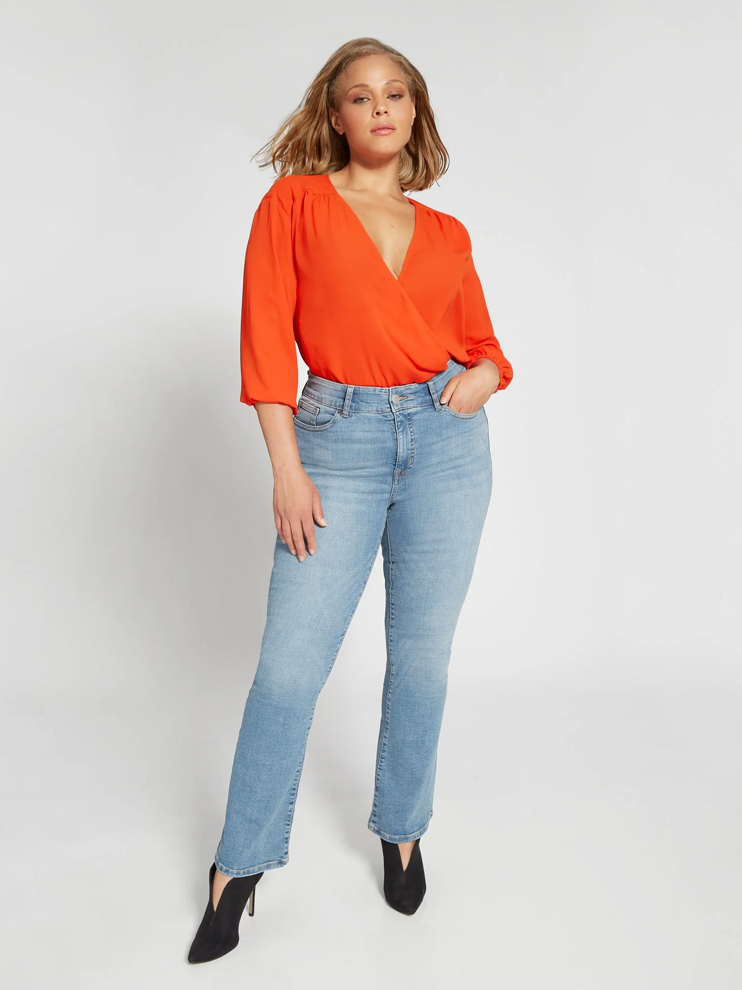 Curvy High-Waisted Bootcut Jeans - Light Wash