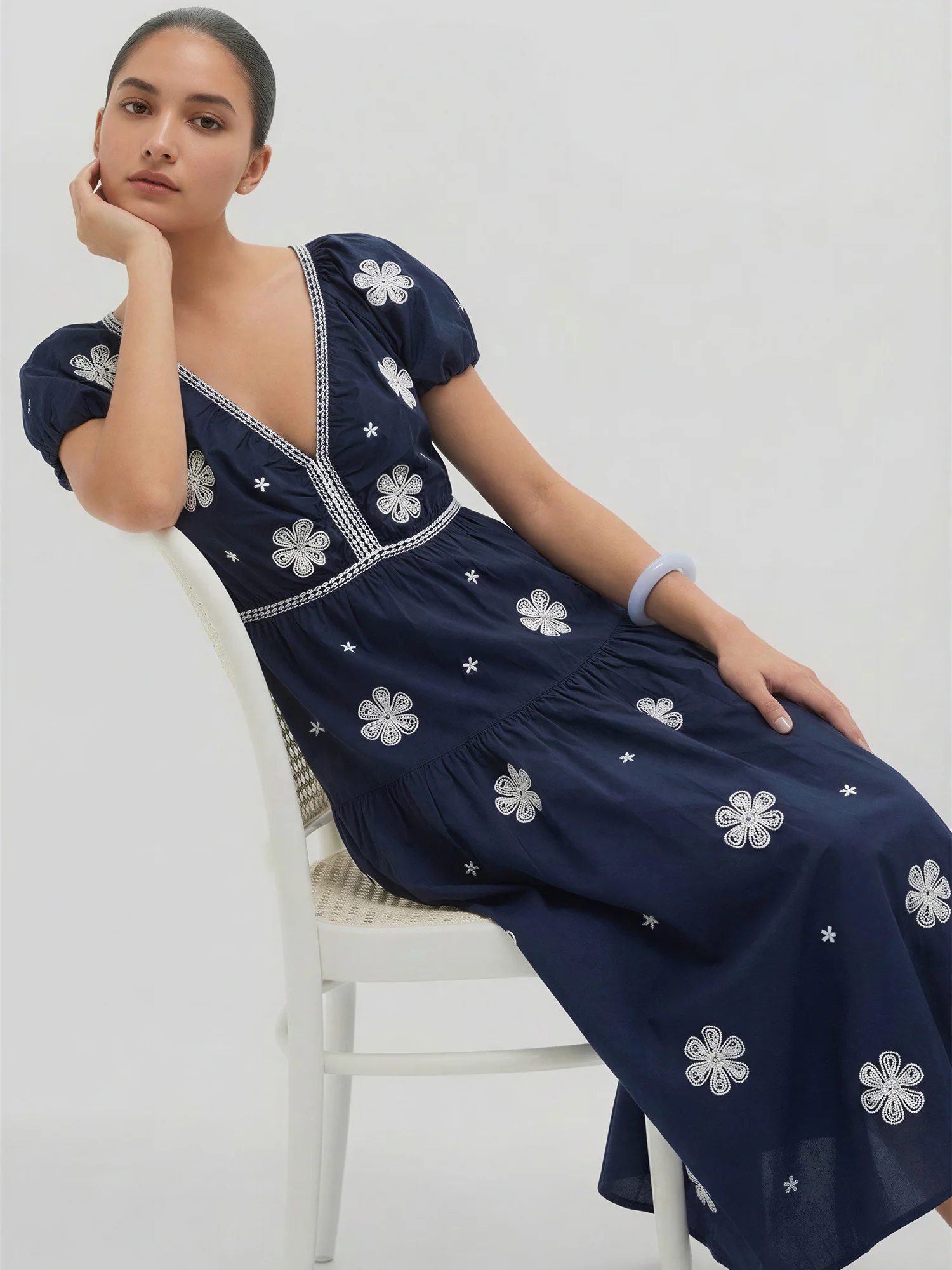 Decorative V-Neckline Floral Pattern Maxi Dress - Image 2