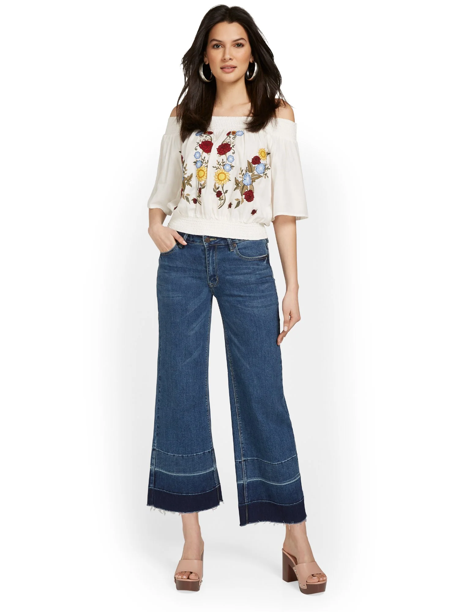 Distressed-Hem Wide-Leg Capri Jeans - Image 4