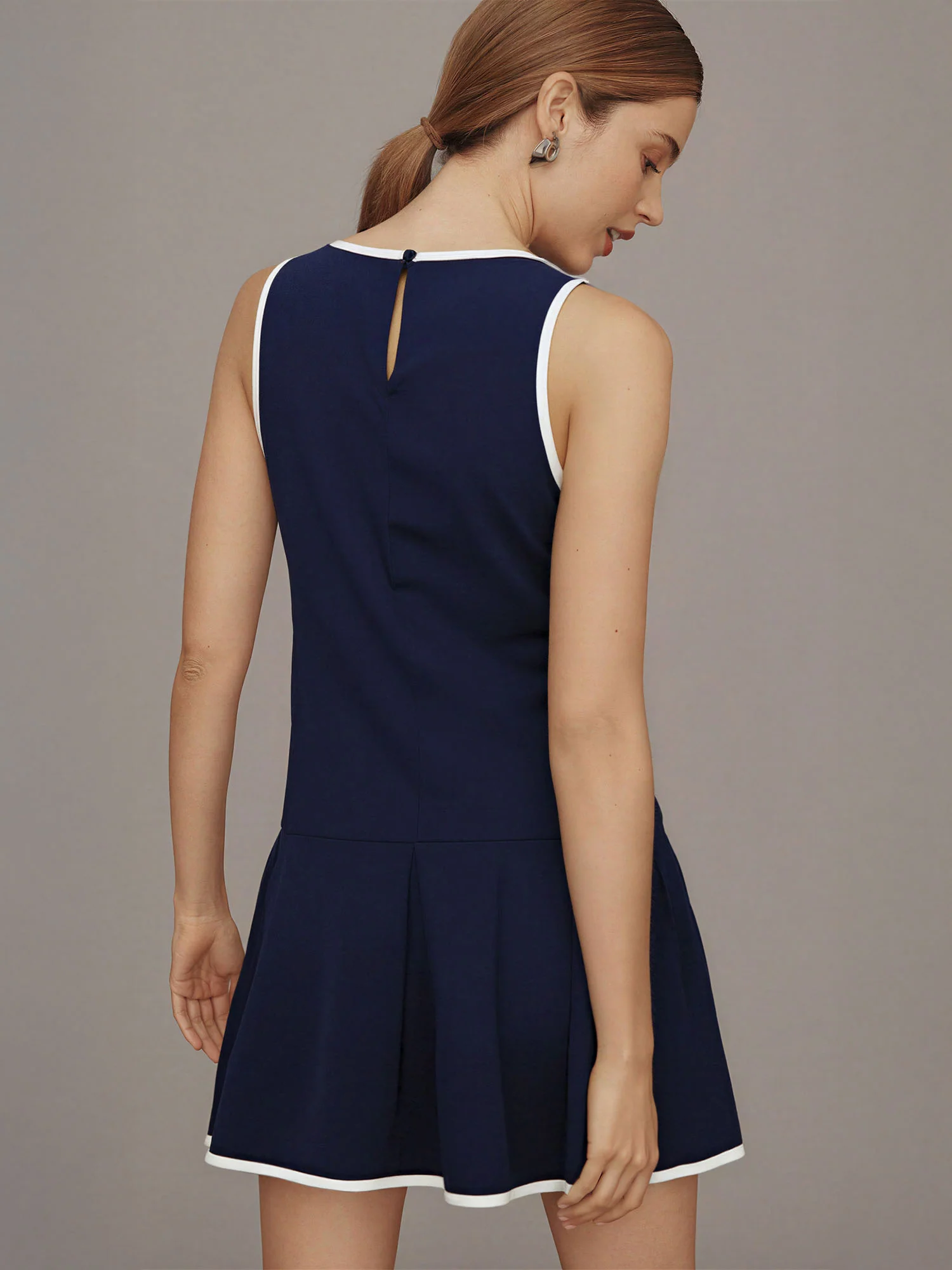 Eshe Sleeveless Contrast Trim Shift Mini Dress - Image 8