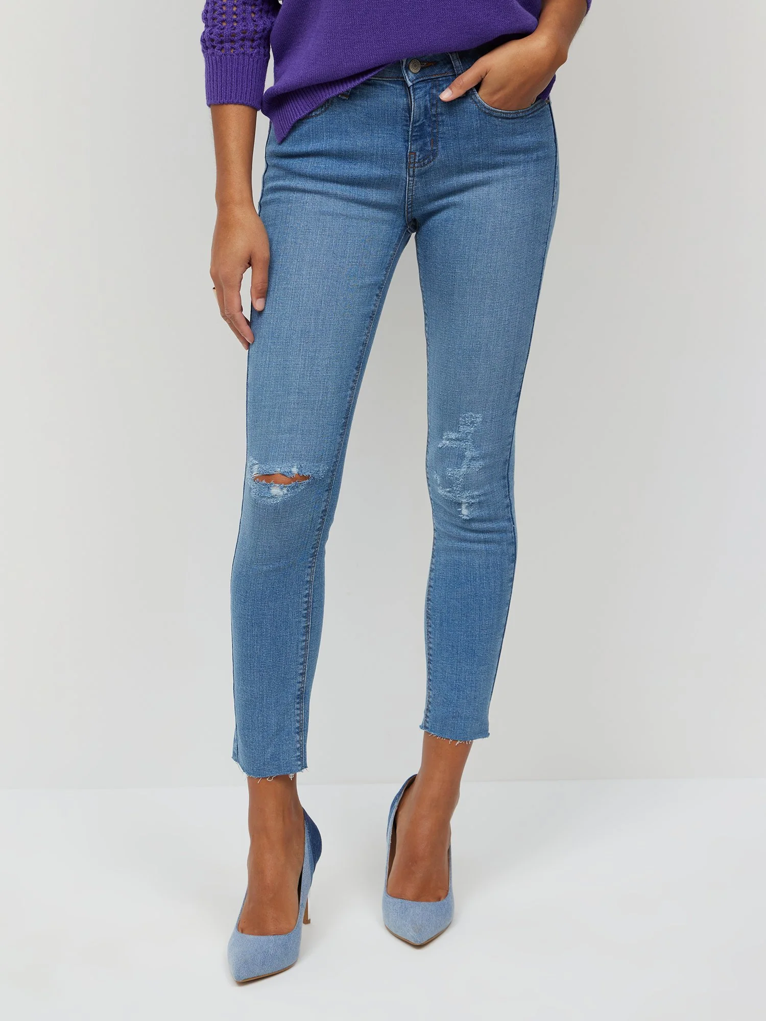 Essential Mid-Rise Skinny Ankle Jeans - Medium Wash - Image 4