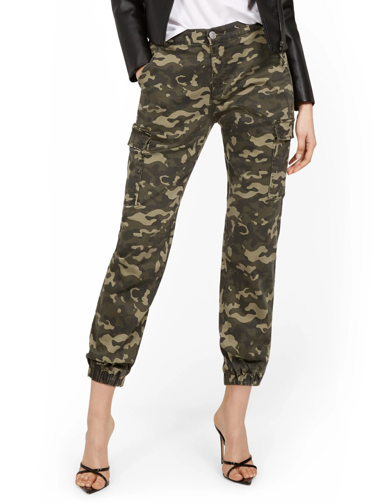 High-Waisted Cargo Jogger Pant - Camo-Print - Image 2