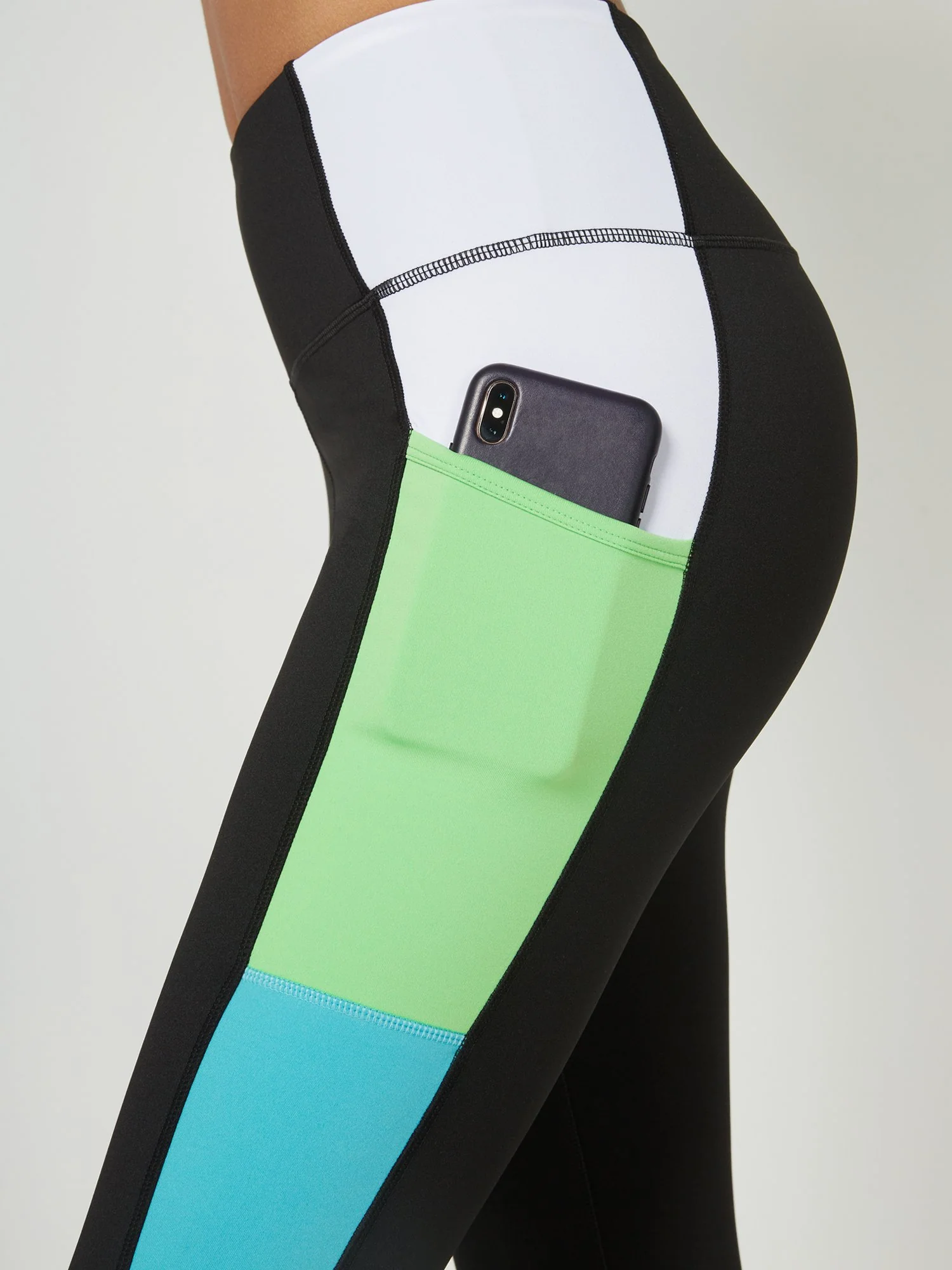 High-Waisted Pocket 7/8 Legging - Image 4