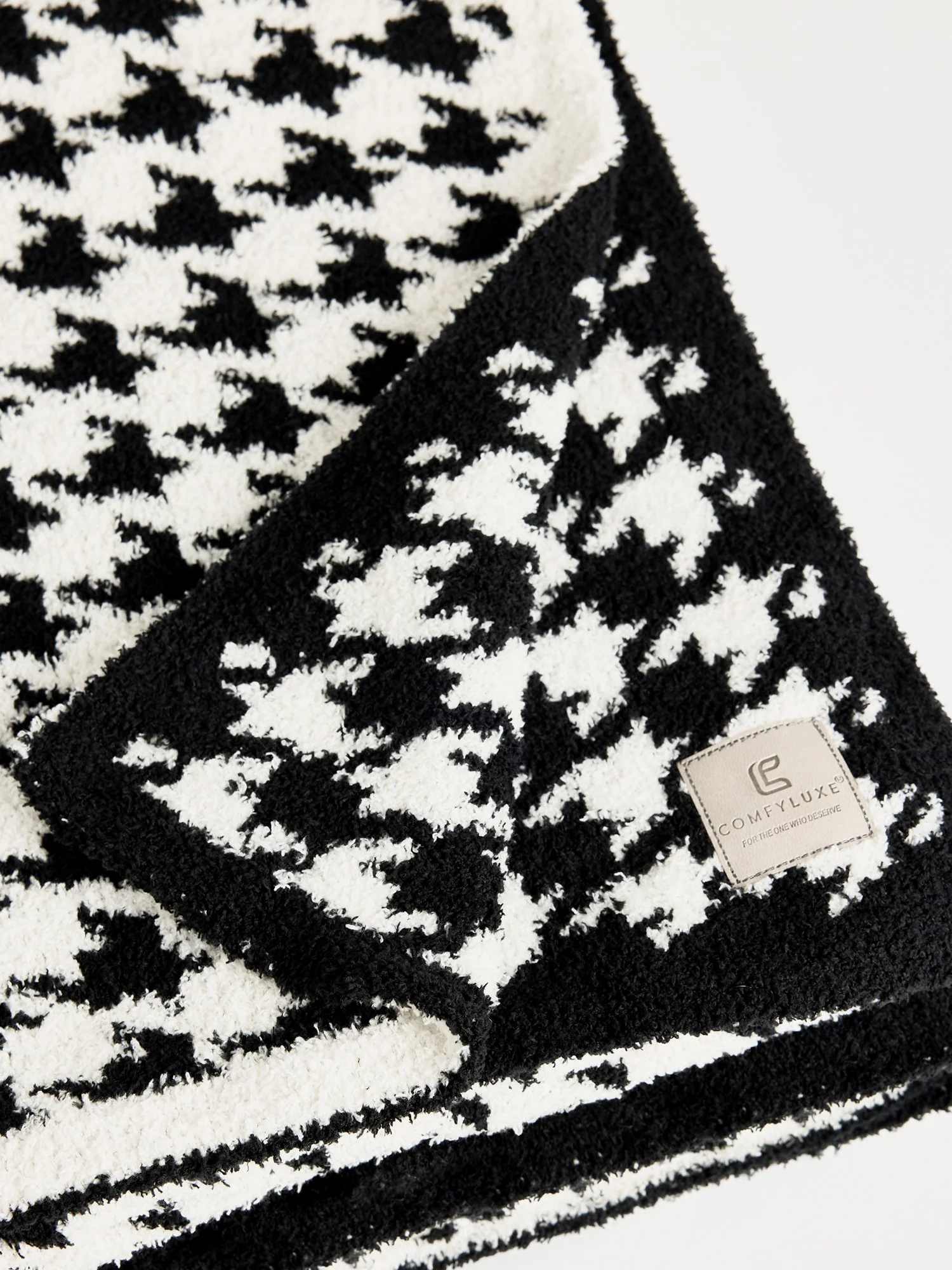Comfy Luxe Houndstooth Terry Throw Blanket - Brands We Love - Image 3