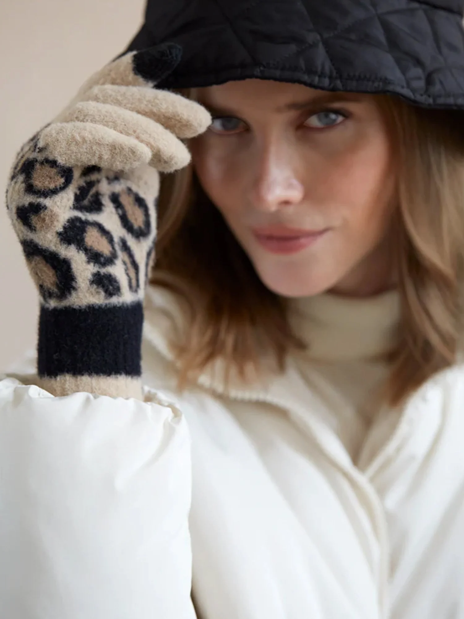 Shiraleah Leopard Winter Knit Touchscreen Gloves - Brands We Love - Image 4