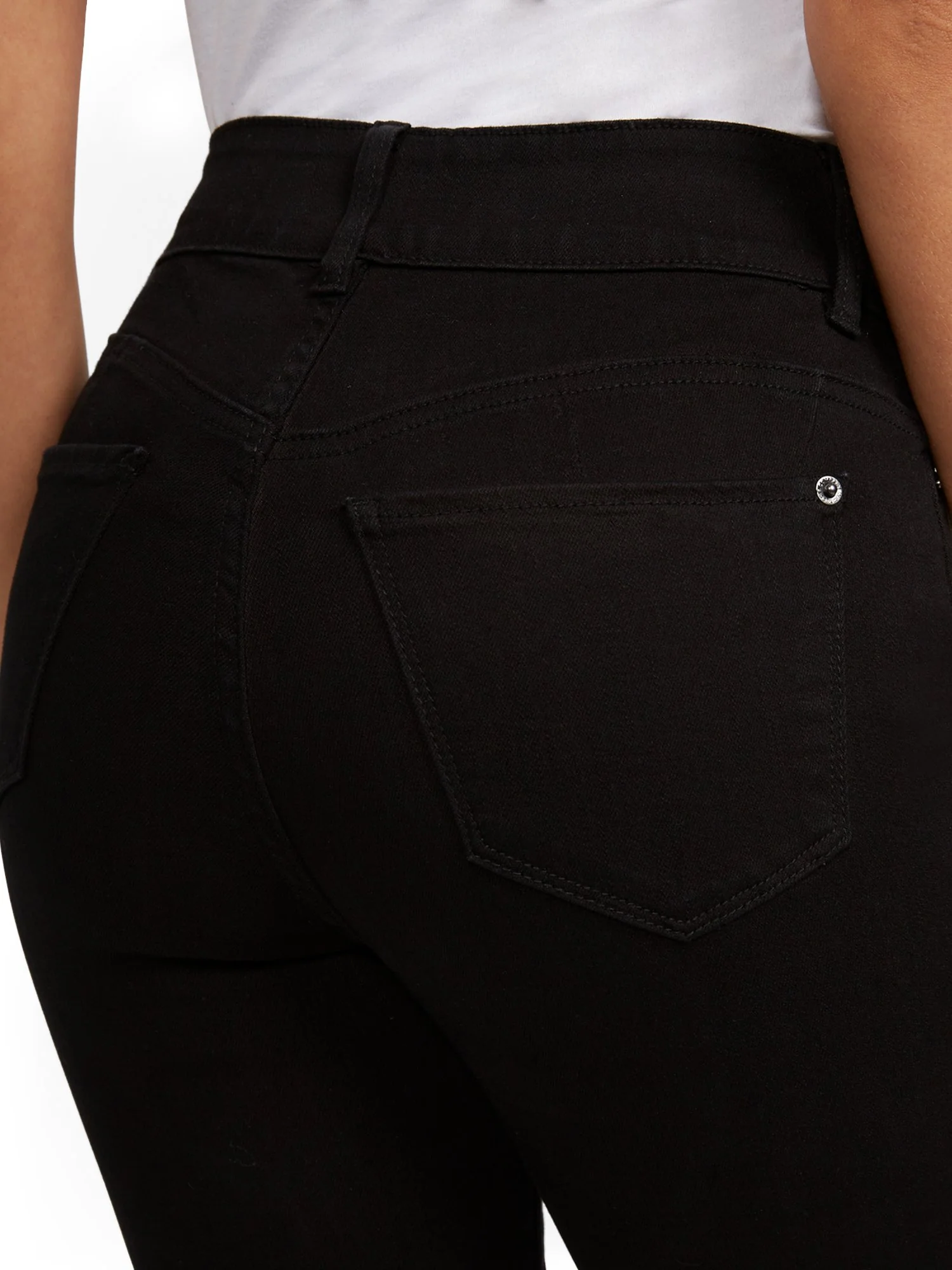 Mya Curvy High-Waisted Sculpting No Gap Super-Skinny Capri Jeans - Black - Image 5