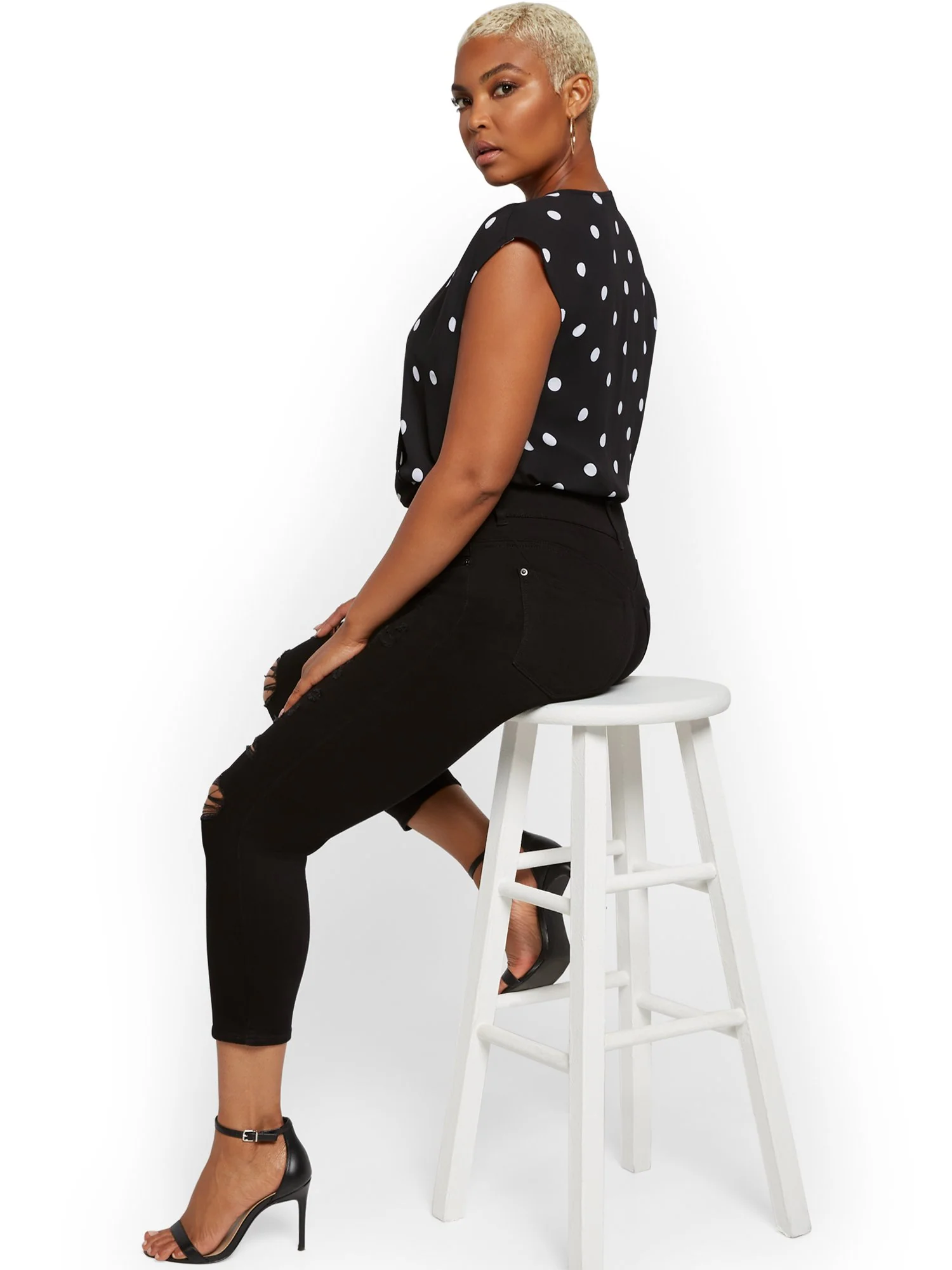 Mya Curvy High-Waisted Sculpting No Gap Super-Skinny Capri Jeans - Black - Image 8