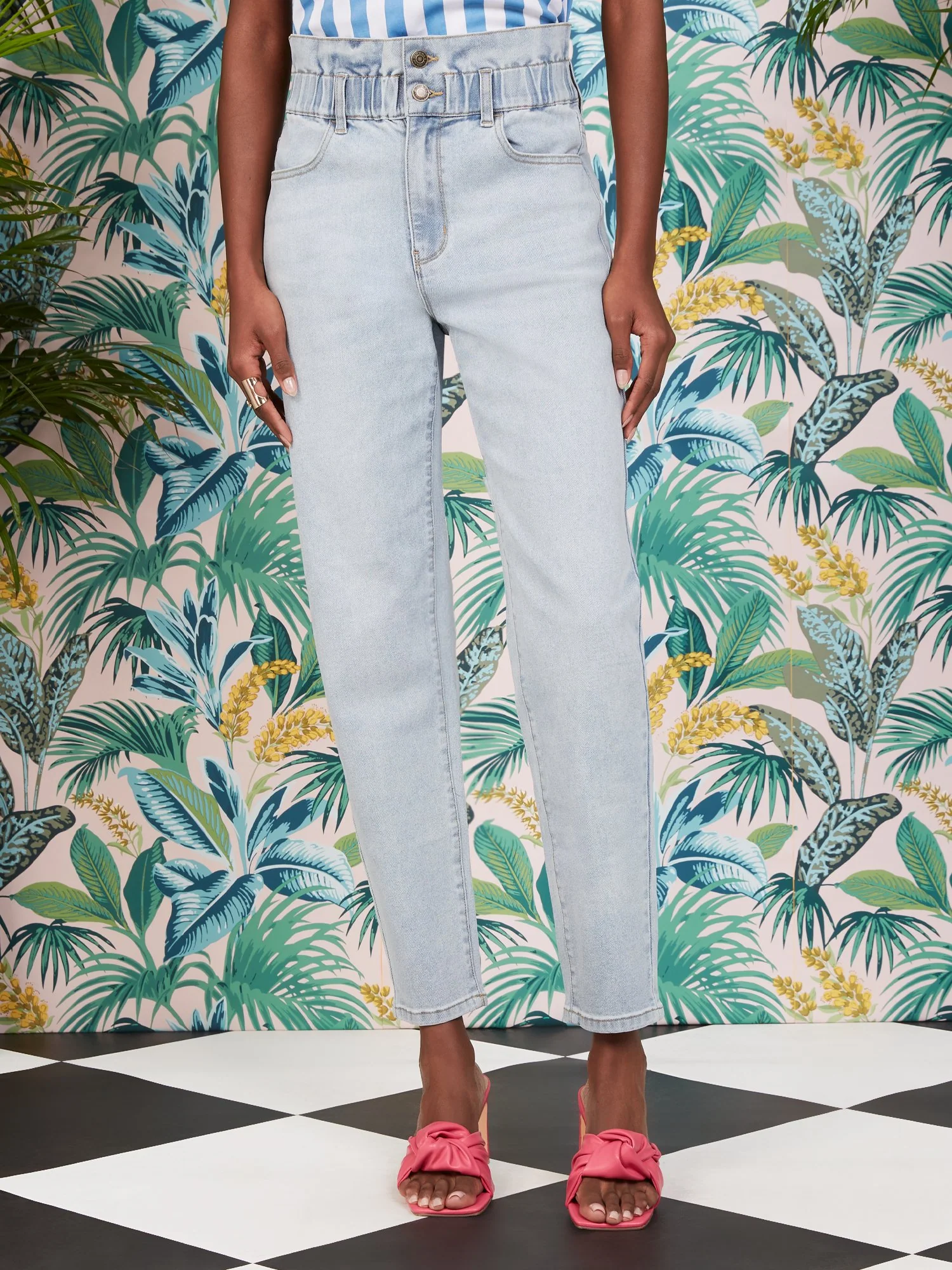 Paperbag-Waist Tapered Ankle Jeans - Light Wash - Image 4