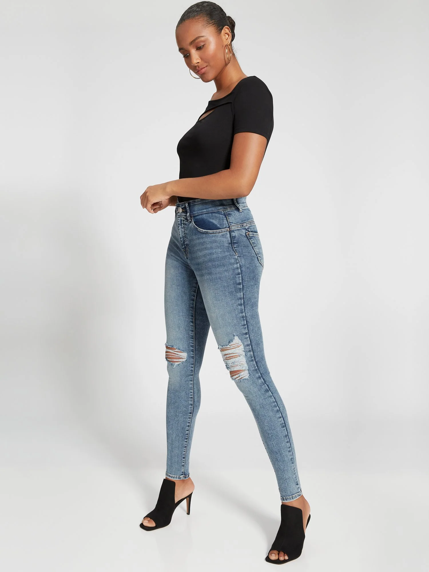 Petite Curvy Ultra High-Waisted Super-Skinny Jeans - Light Wash - Image 3