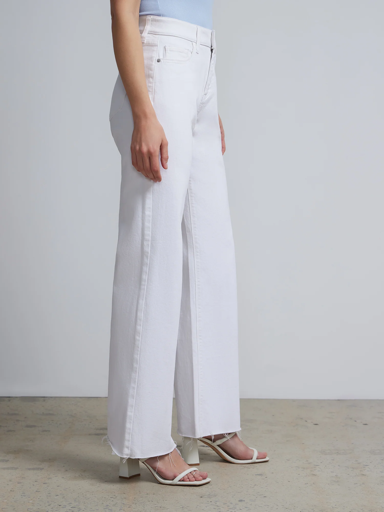 Petite Essential High-Waisted Wide-Leg Jeans - White - Image 2