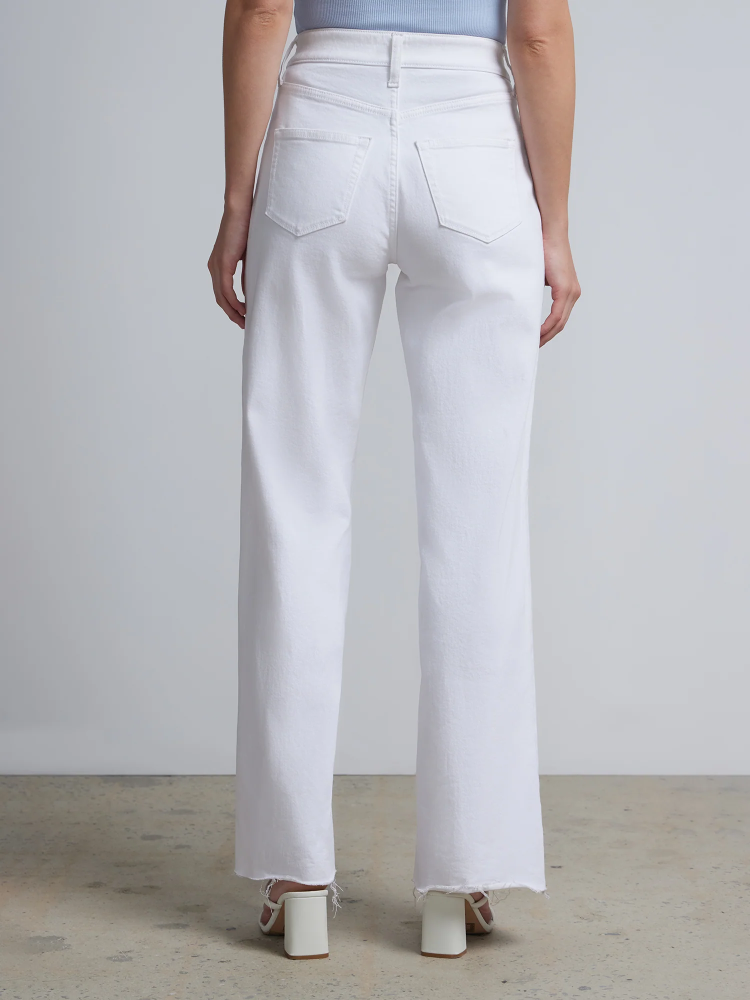 Petite Essential High-Waisted Wide-Leg Jeans - White - Image 3