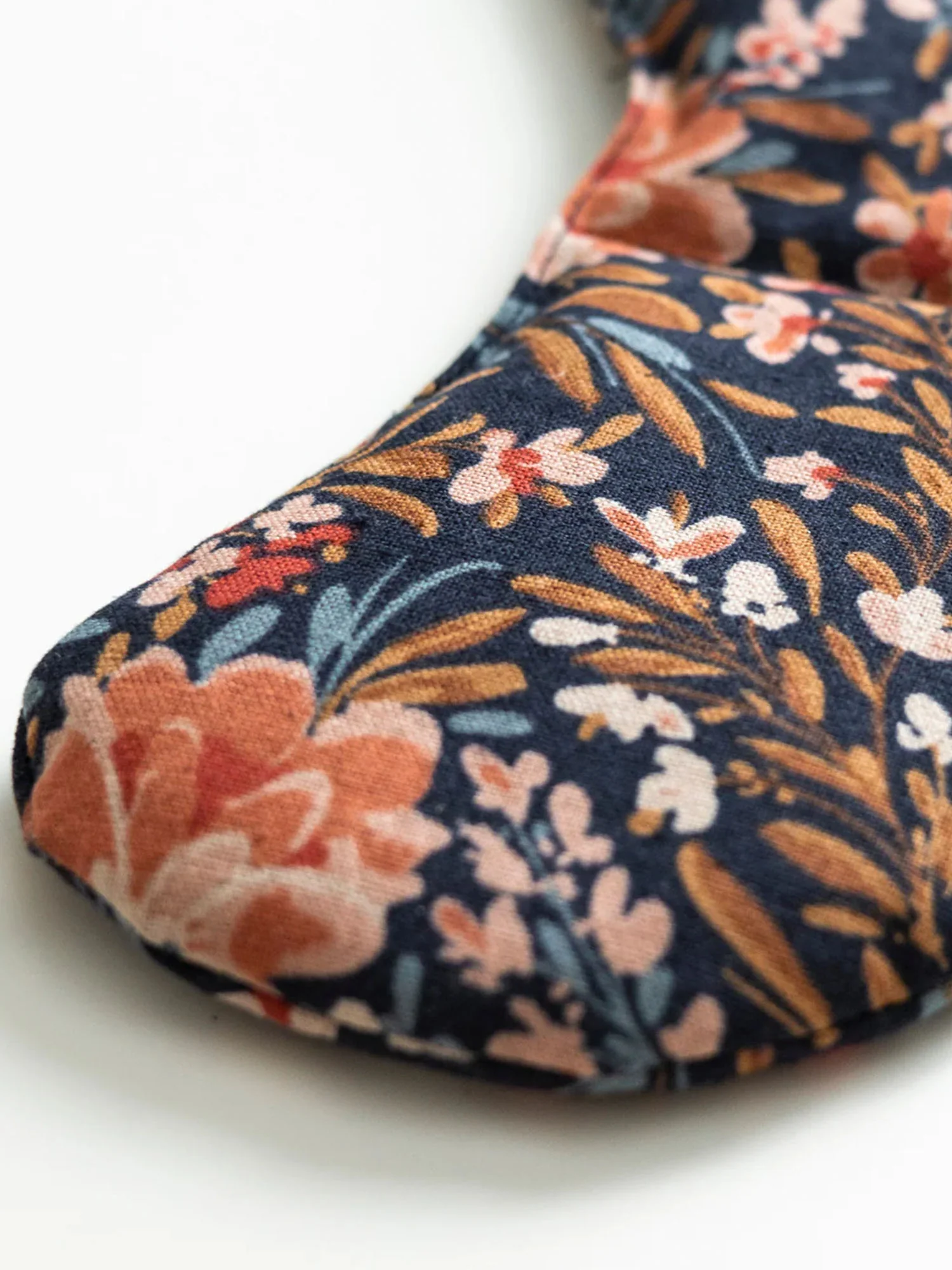 Slow North Pom Blossom Eye Mask - Brands We Love - Image 5