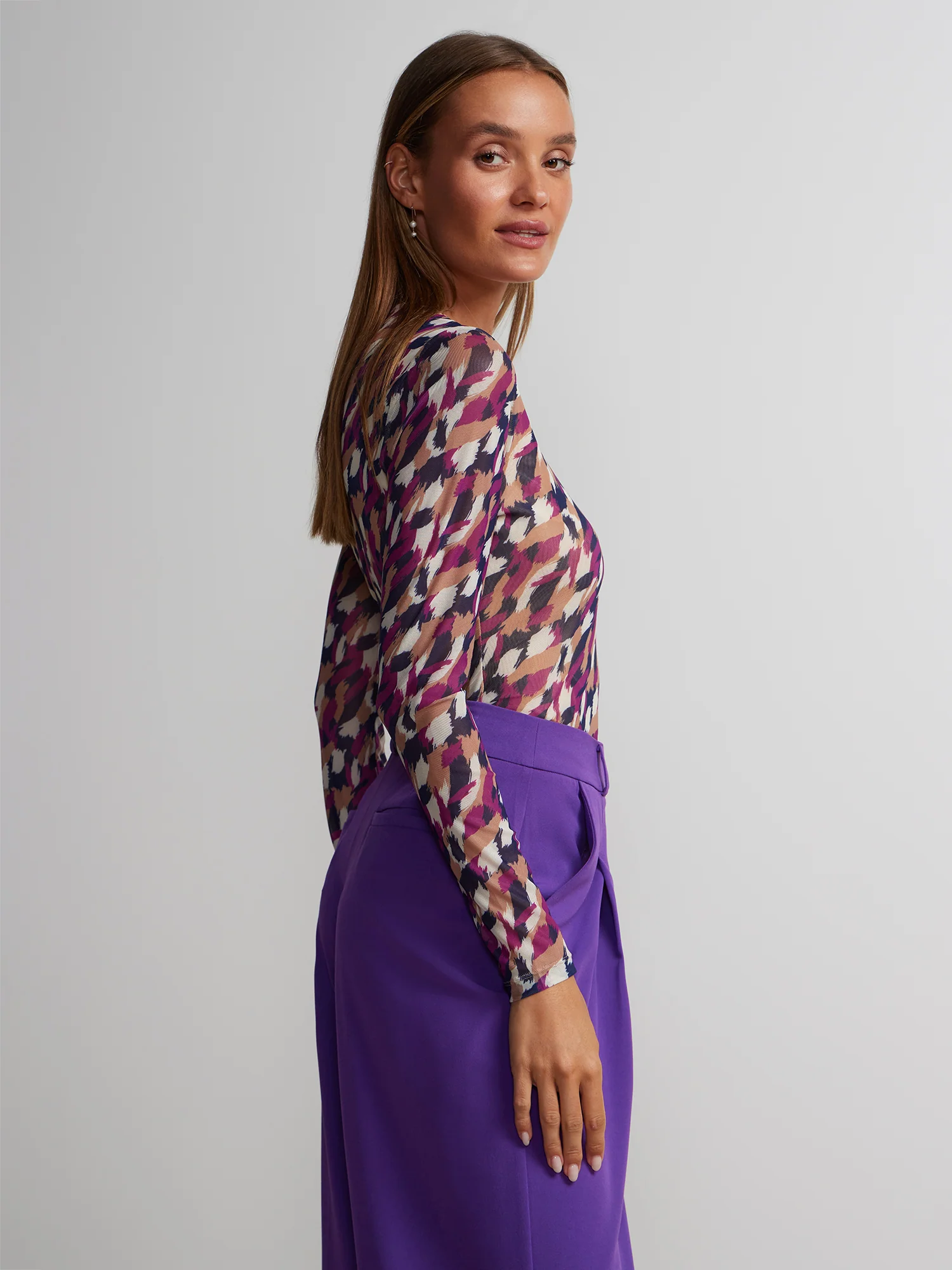 Raglan Sleeve Crew Neck Abstract Print Top - Image 2