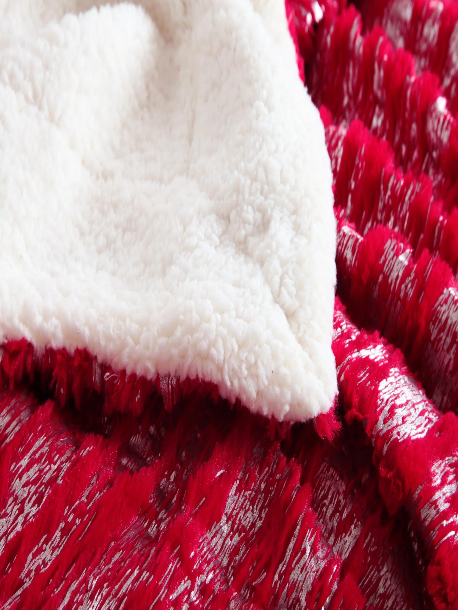 Red-Shimmer Throw Blanket - NY&C x Chic Home - Image 2