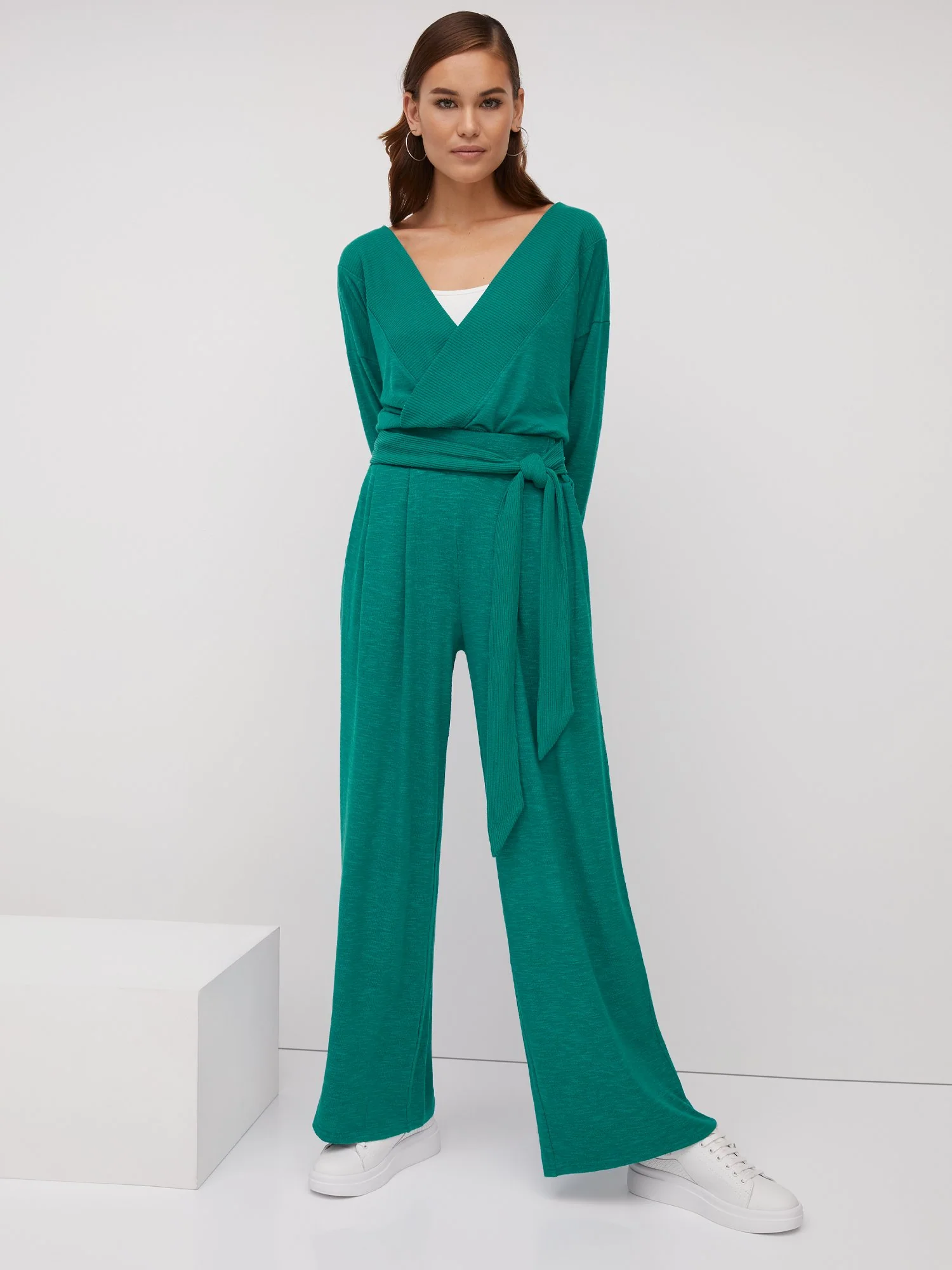 Ribbed-Trim Belted Wide-Leg Pant