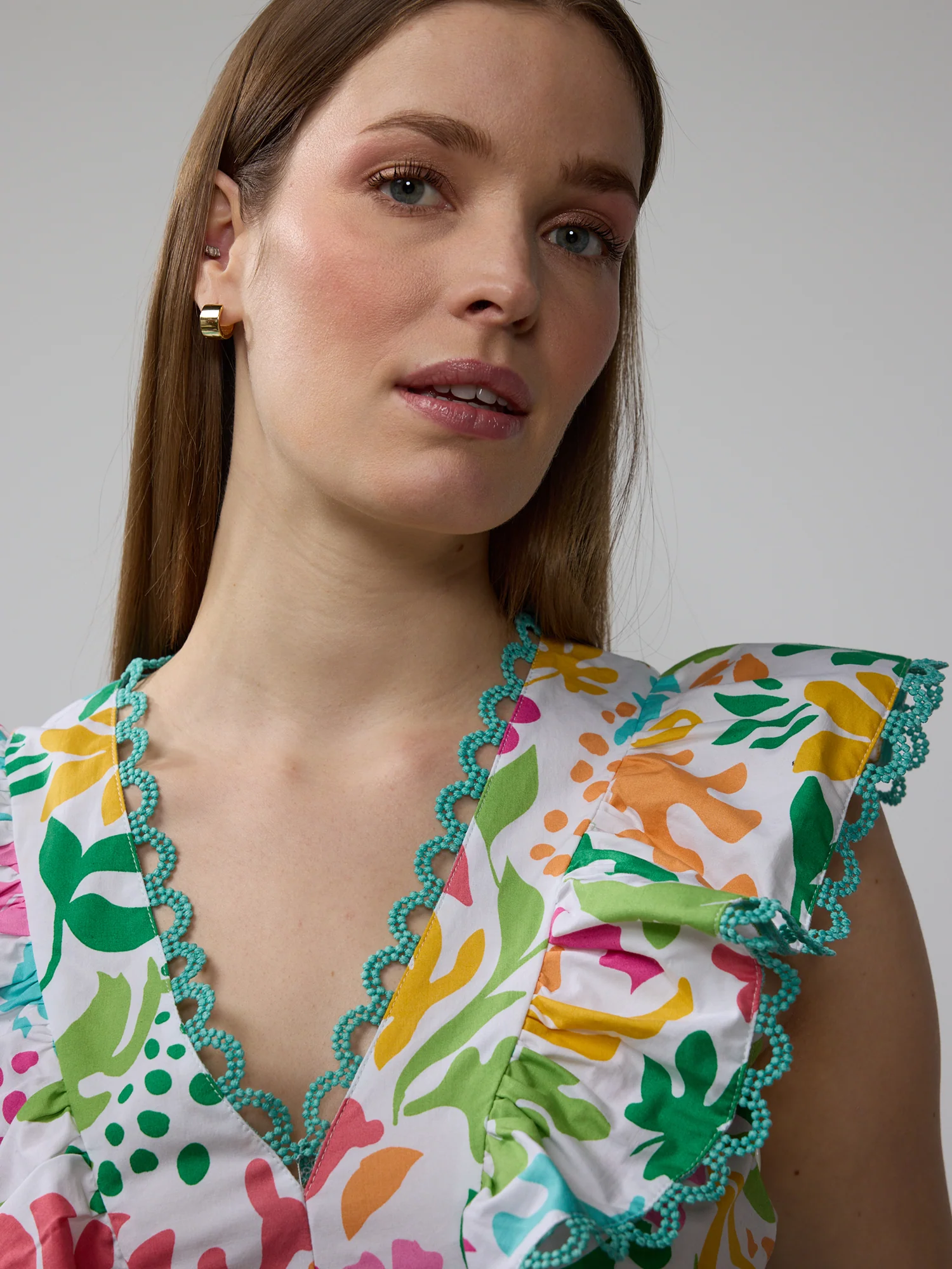 Cap Sleeve V-Neck Trim Floral Peplum Top - Image 4