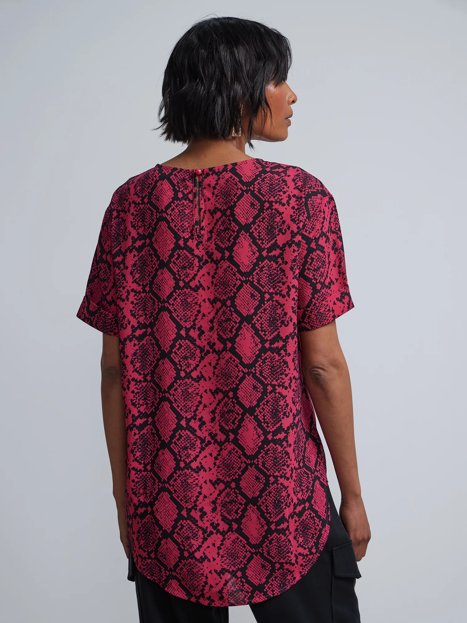 Tall Snake-Print Crewneck Side-Slit Cuffed Tee - Image 3